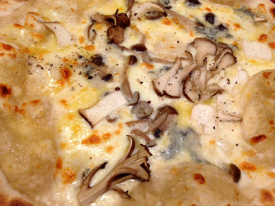 pastatopizza-4種きのことゴルゴンゾーラのピザ2